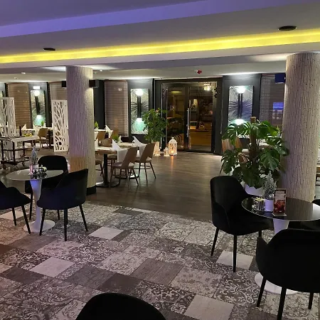 Arena & Wellness Hotel 3*