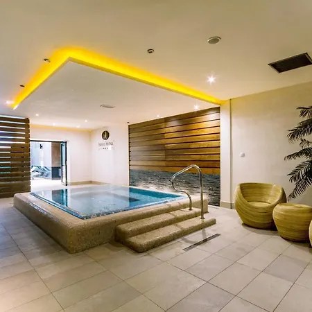 Arena & Wellness Hotel 3*