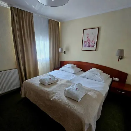 Arena & Wellness Hotel 3*