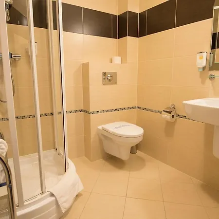 Arena & Wellness Hotel 3*